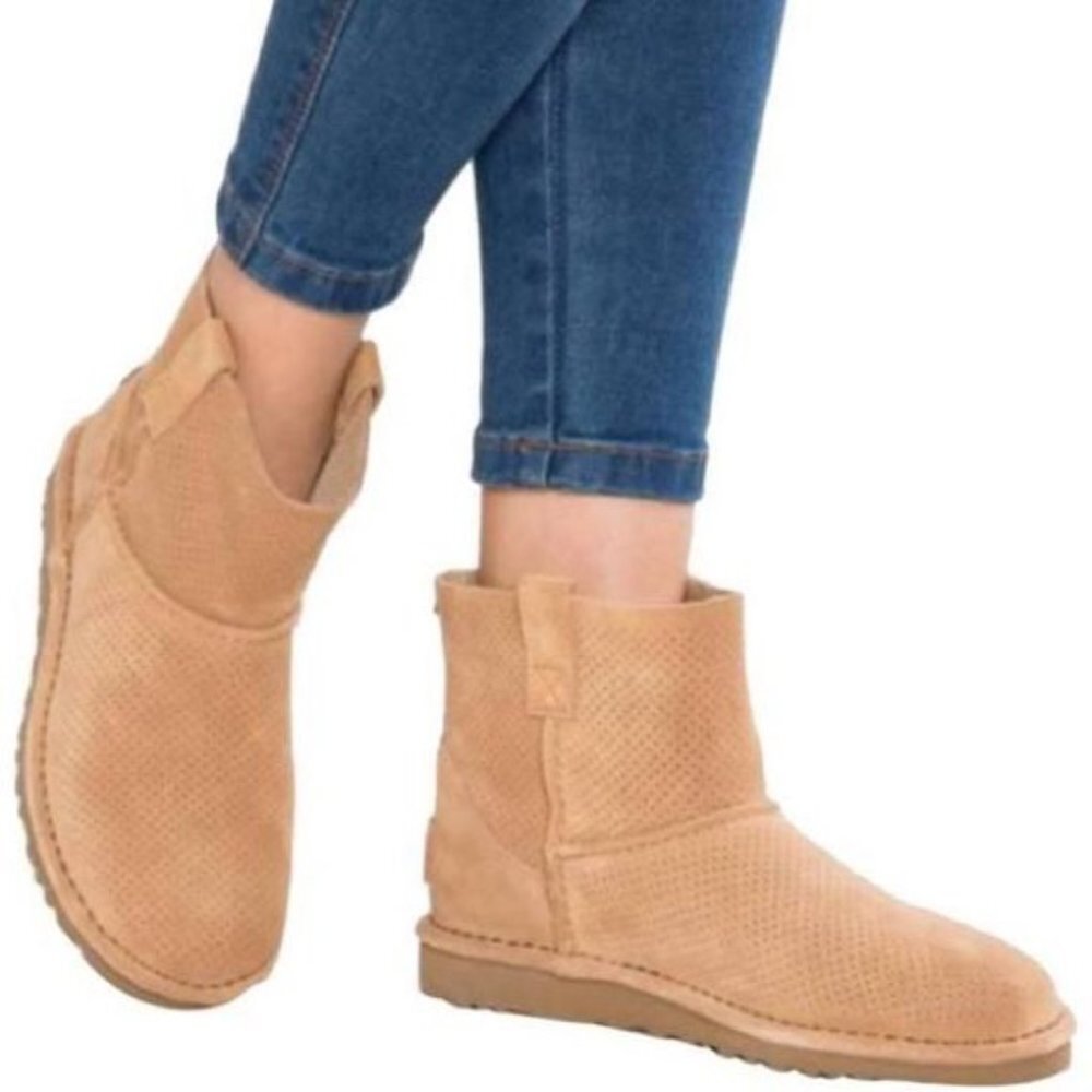 UGG Classic Unlined Mini Perf S/N 1016852 Women's Size 10